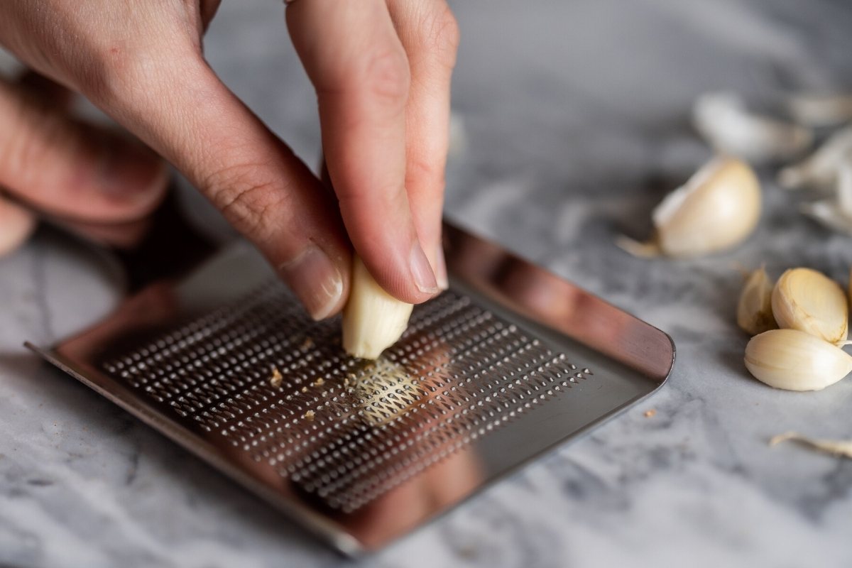 Garlic grater shop